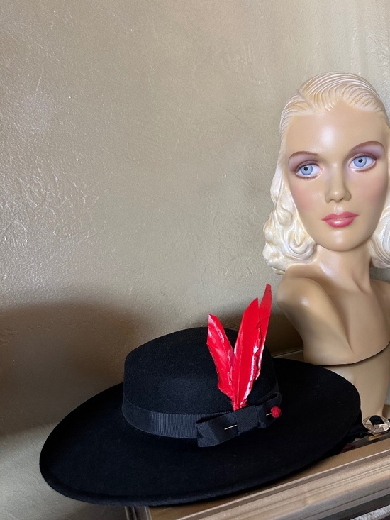 WESTERN STYLE VINTAGE HAT + RED FEATHERS & CHIN STRAP main image 9